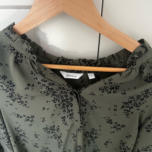 Plus size women’s tunic from Reitmans - Picture 2 of 2